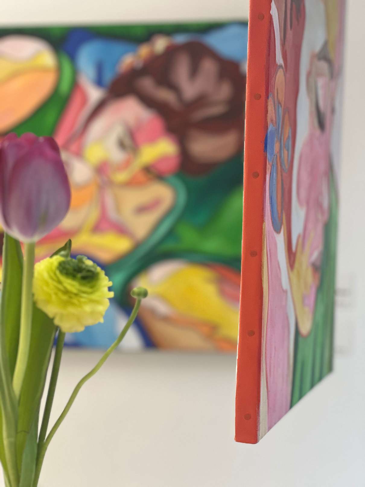Une huile sur toile vue sur la tranche